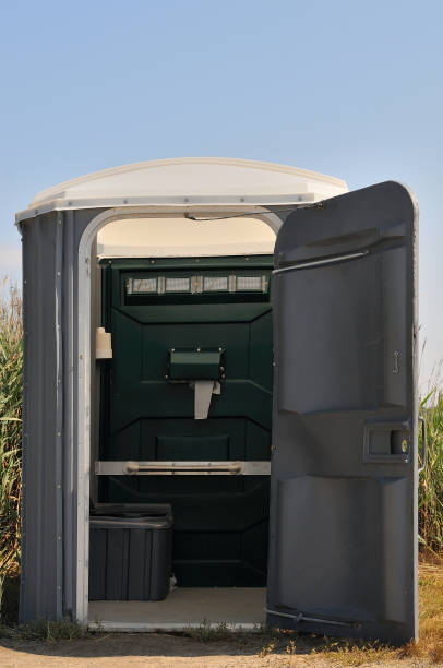 Best Portable restroom trailer rental  in Machesney Park, IL